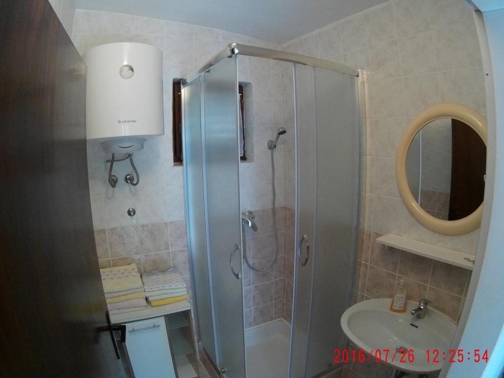 Apartman Luburic Пинезичи Экстерьер фото
